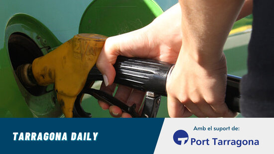 Primer pla del sortidor d'una benzinera. (Horitzontal) sortidor de benzina